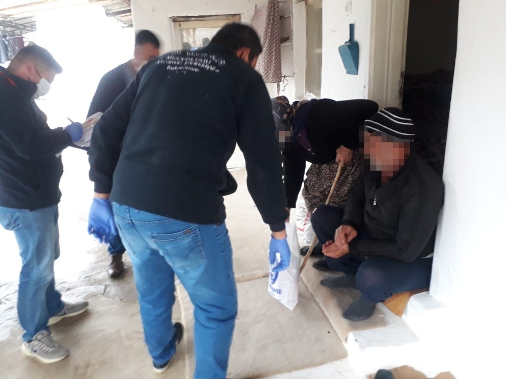Salihli’de gıda bankası evlere hizmet götürmeye başladı 