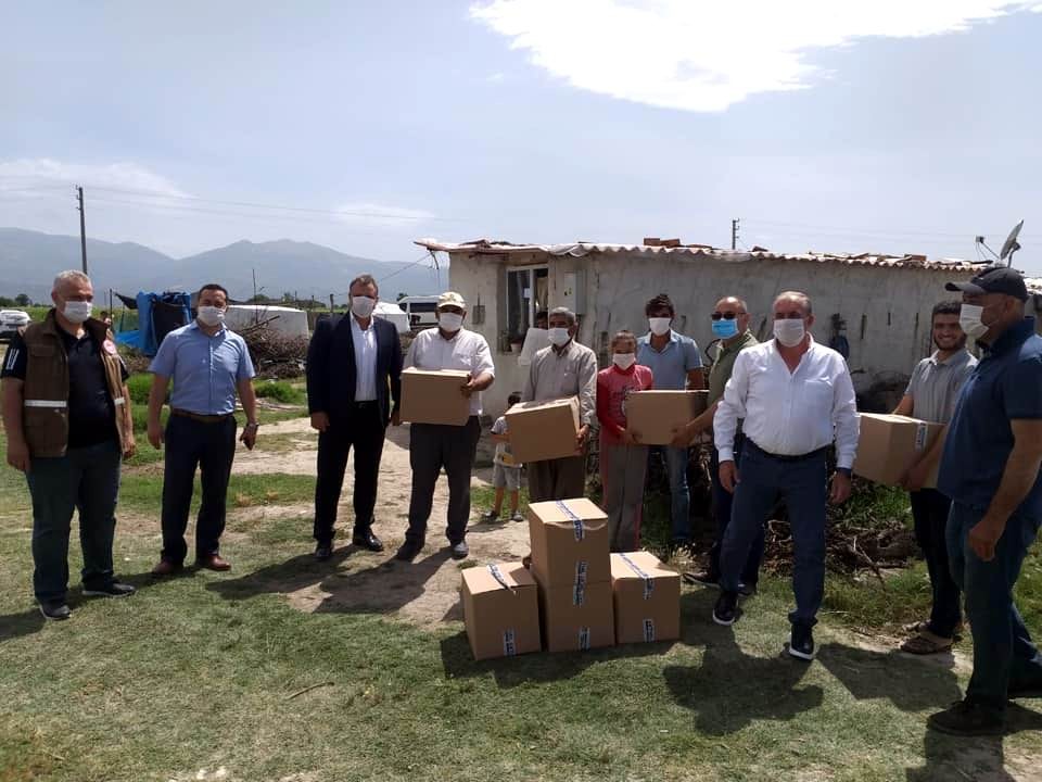 Salihli’de mevsimlik işçilere hijyen paketi 