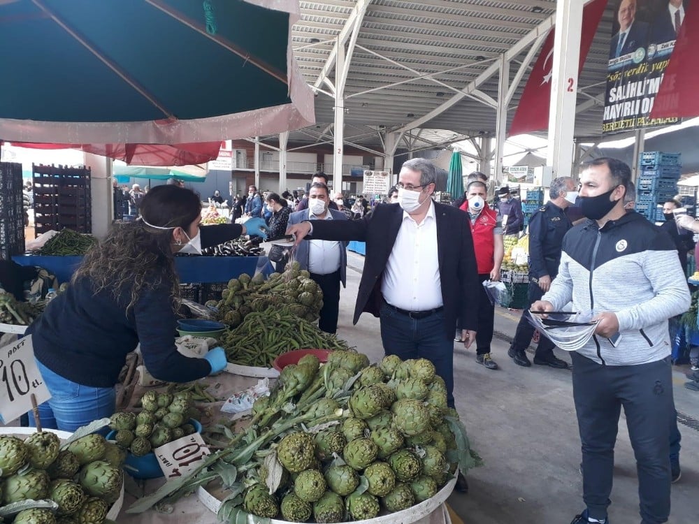Salihli’de pazarcı esnafına siperlik 