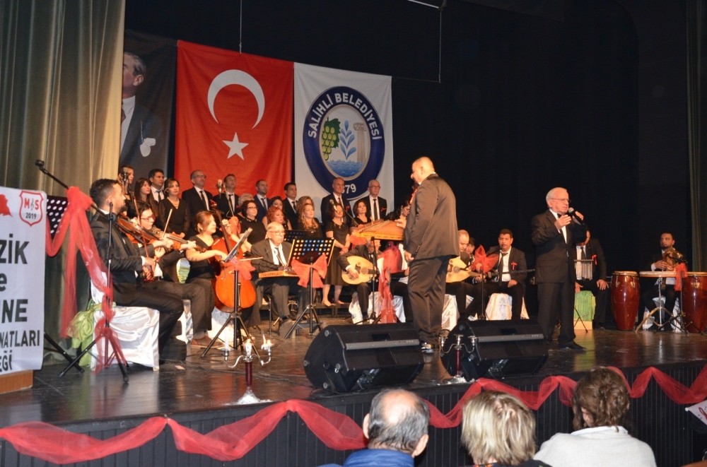 Salihli’de ’şiddete hayır’ konseri 