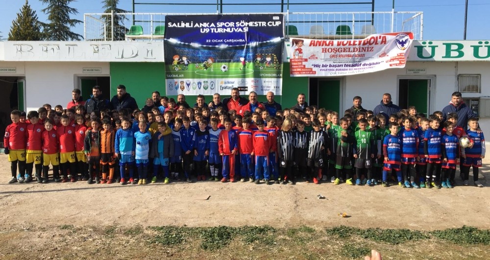 Salihli’de sömestr cup futbol turnuvası düzenlendi 