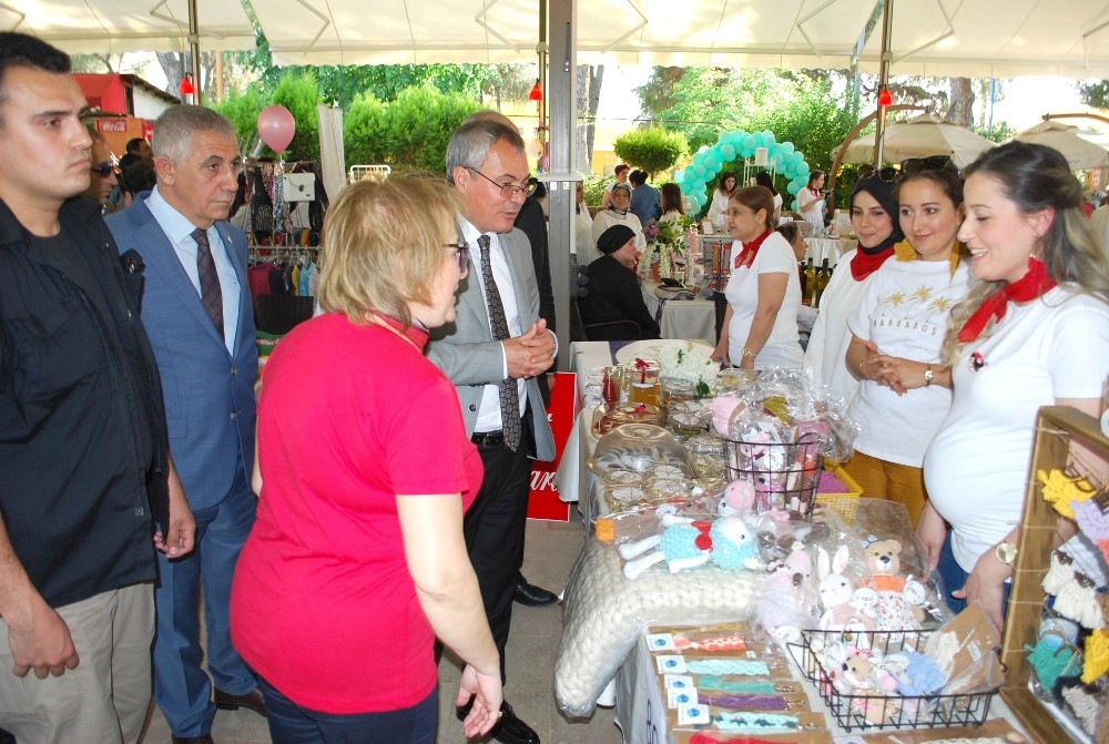 Salihli’de üretici kadın pazarı ilgi çekti 