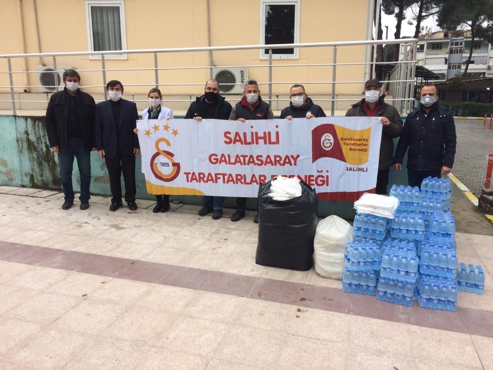 Salihli’deki sarı kırmızılılar sağlık çalışanlarını unutmadı 