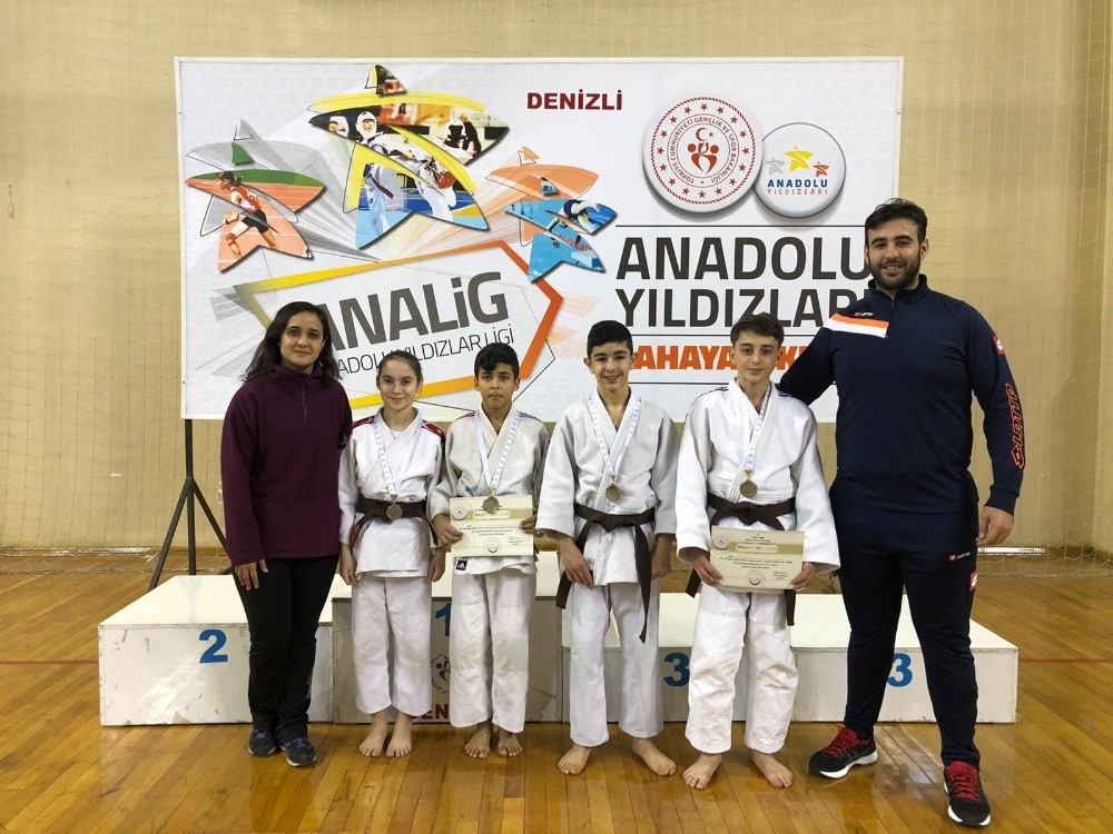 Salihlili judocular, Denizli’de 5 altın madalya kazandı 