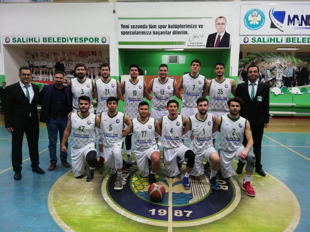 Salihli’nin dev adamları Söke’ye karşı rahat kazandı 