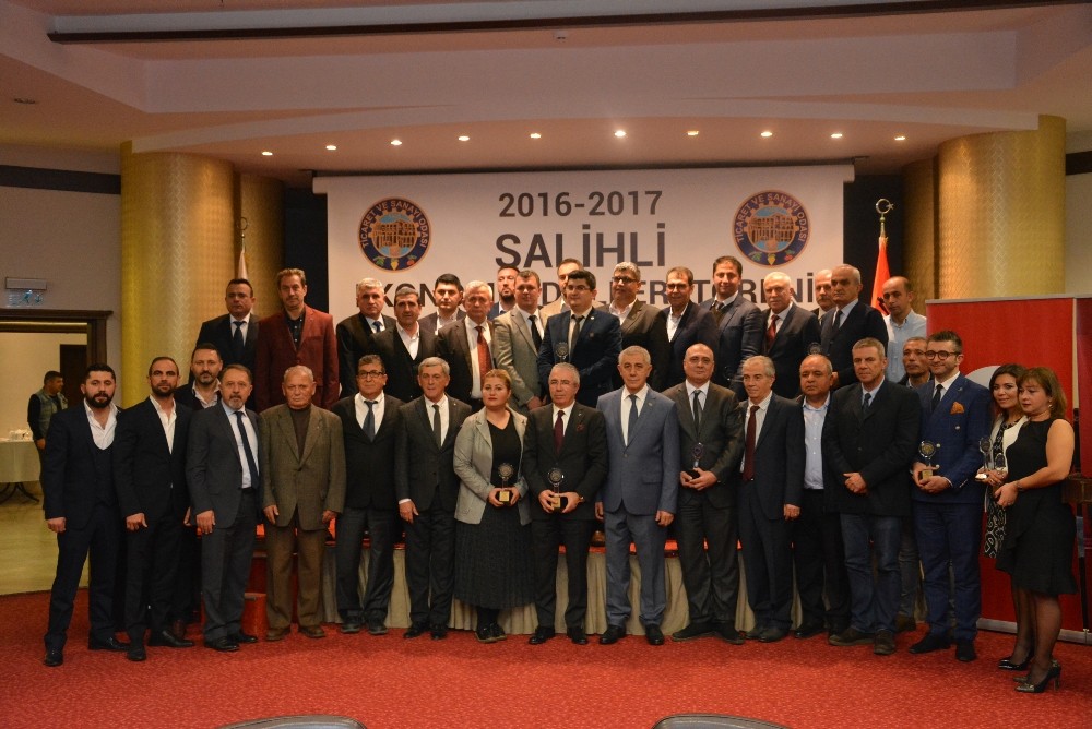 Salihli’nin rekortmen iş adamları plaketle onurlandırıldı 