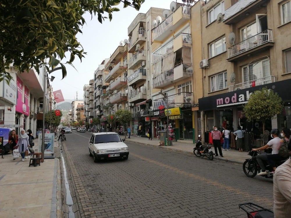 Salihli’nin tüm ana caddelerinde maskesiz dolaşmak yasaklandı 
