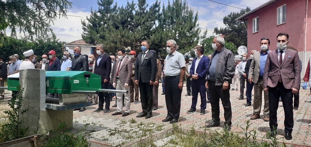 Salim Savcı toprağa verildi 