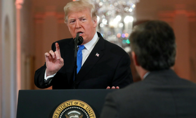 Salon bir anda gerildi! Trump'ı deliye döndüren soru