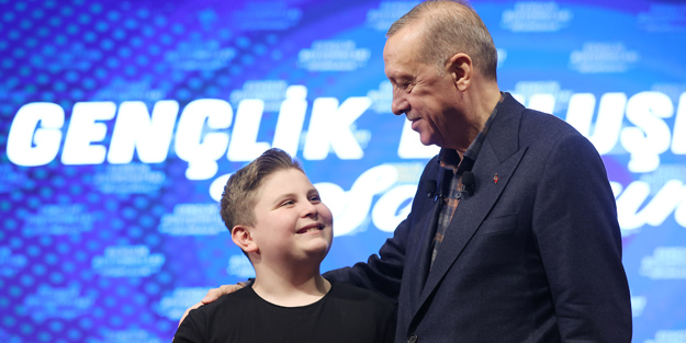 Salondakiler sözleriyle kahkahaya boğuldu! 12 yaşındaki Fevzi bu kez Cumhurbaşkanı Erdoğan için söyledi