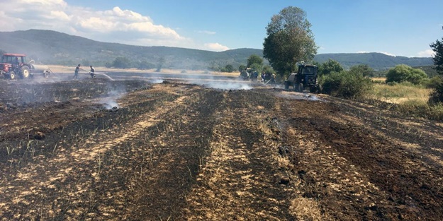 Saman basma makinesi tarlayı küle çevirdi