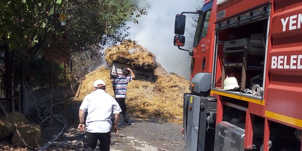 Saman yüklü kamyon alev alev yandı 