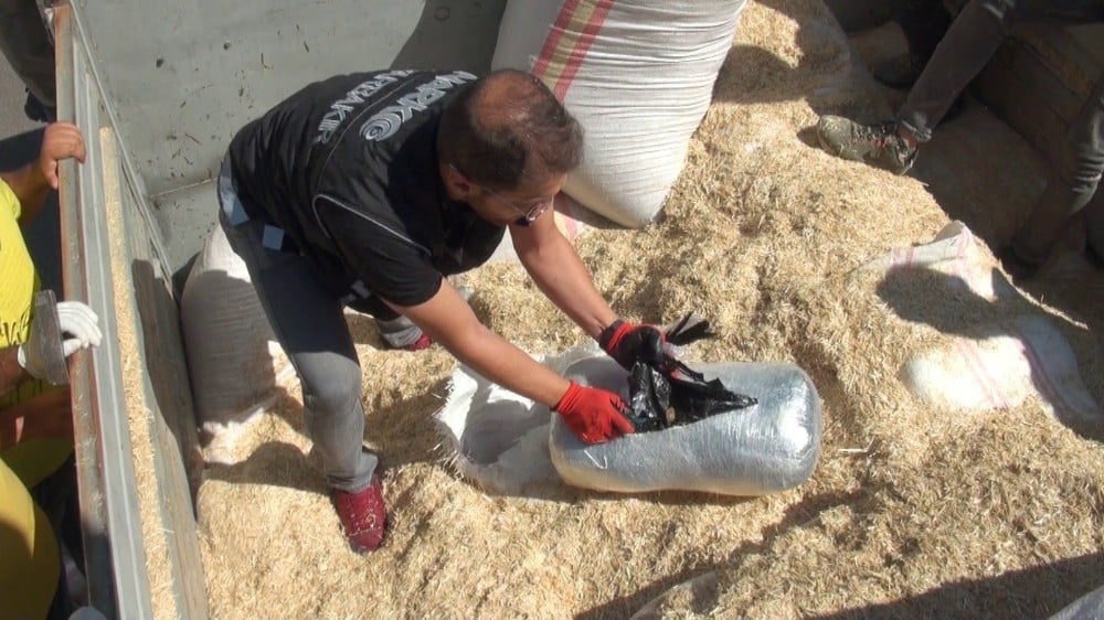 Saman yüklü kamyondan 663 kilogram esrar çıktı 