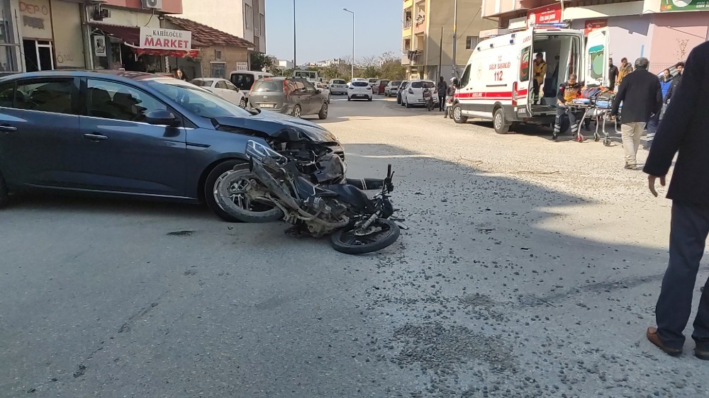 Samandağ’da otomobille motosiklet çarpıştı: 2 yaralı 