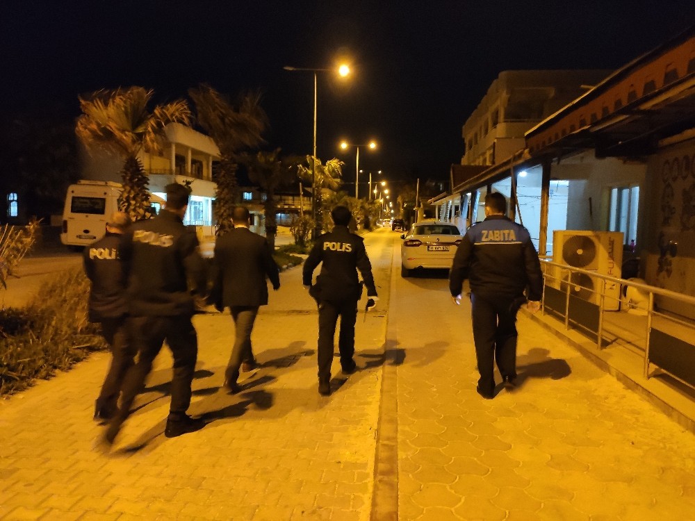 Samandağ’da polis ve zabıta ekipleri gece denetimi yaptı 