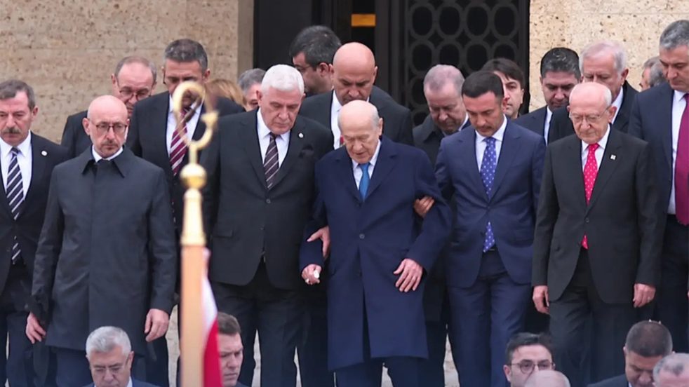 Şamil Tayyar’dan siyasete ilginç terapi önerisi! ‘Liderler ayda bir bilemedin üç ayda bir…’