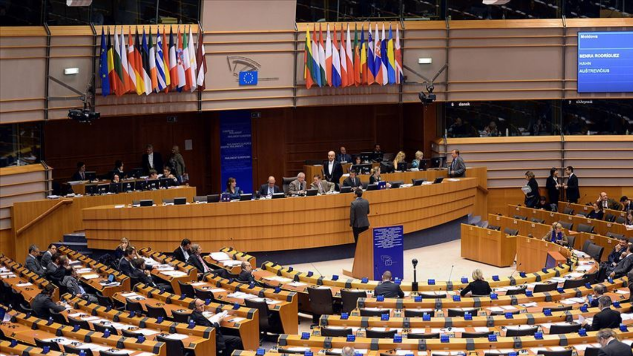 Samimiyseniz İsrail’e de yasak uygulayın! Avrupa Birliği’nden İran’a yasak kararı