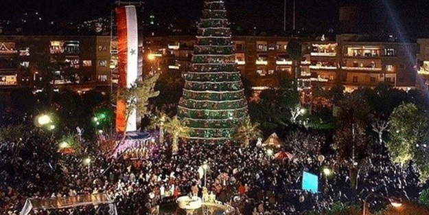 Şam'ın iki yüzü! Bir tarafta vatandaş katliamı bir tarafta Noel kutlaması