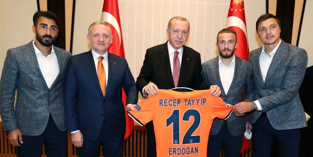 Şampiyon Başakşehir'in Erdoğan'ı ziyaretinde ilginç diyaloglar: 4 çocuğun var, aferin