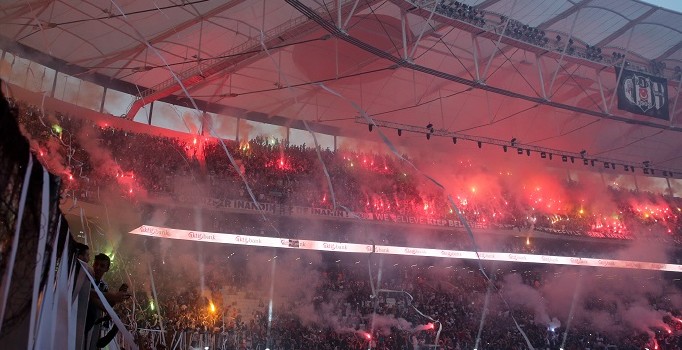 Şampiyon Beşiktaş'ın Vodafone Arena'daki kutlamaları başladı