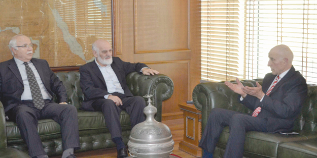 Şampiyon boksörden Akit’e ziyaret