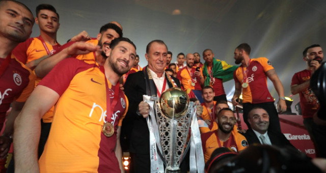 Şampiyon Galatasaray'dan futbolculara müjdeli haber