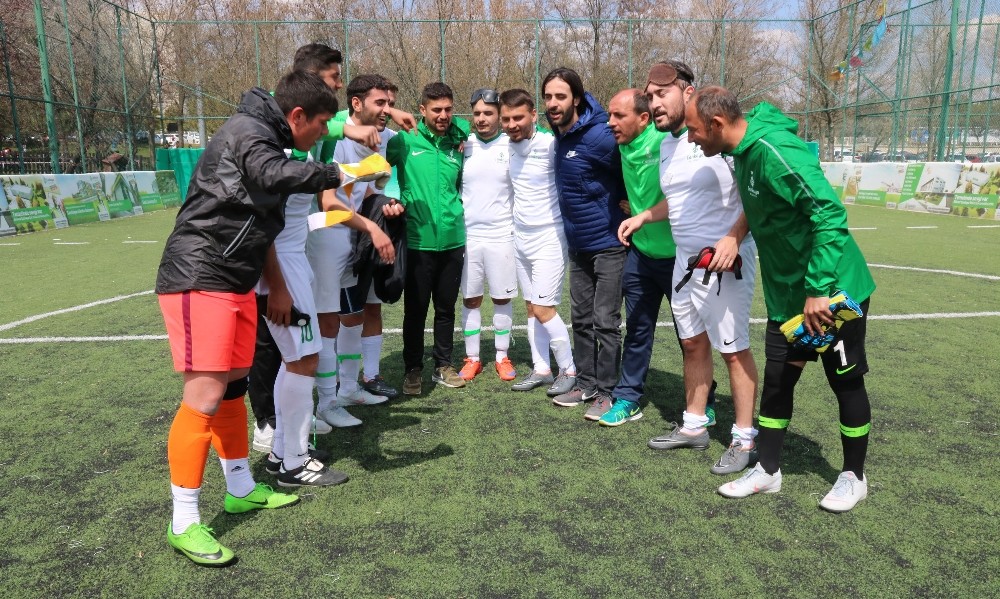 Şampiyon galibiyetle başladı 
