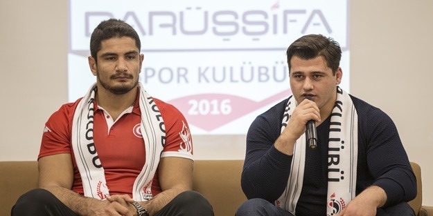 Şampiyon güreşçiler öğrencilerle bir araya geldi