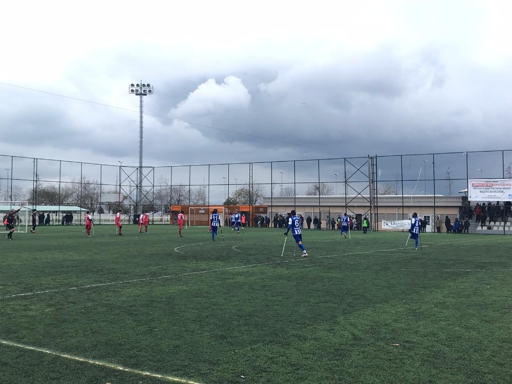 Şampiyon ilk yarıyı lider kapattı 1-0 