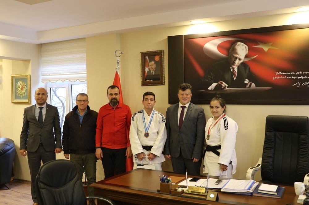 Şampiyon judoculardan Fillikçioğlu’na ziyaret 