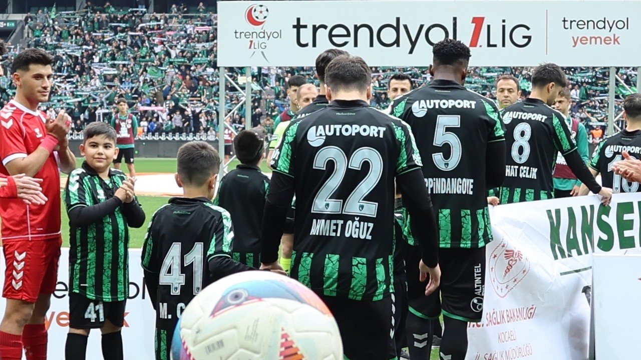 Şampiyon Kocaelispor’a son maçta alkışlı karşılama