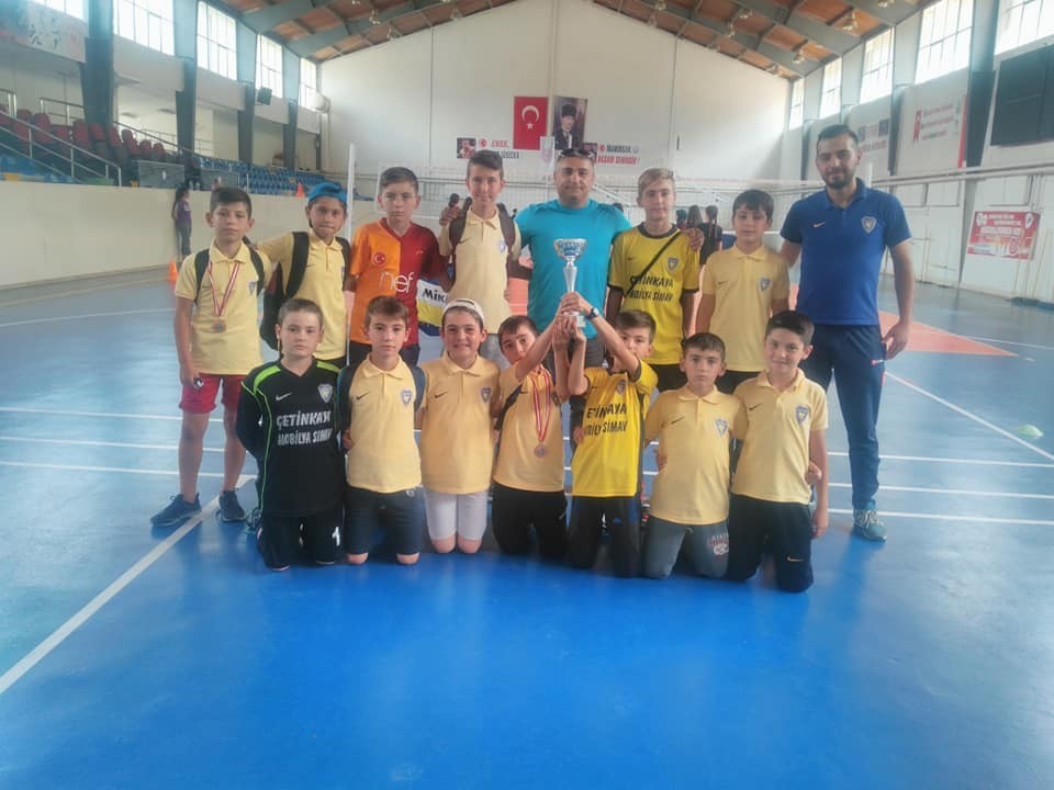 Şampiyon miniklerin Gençlik ve Spor Müdürlüğü ziyareti 