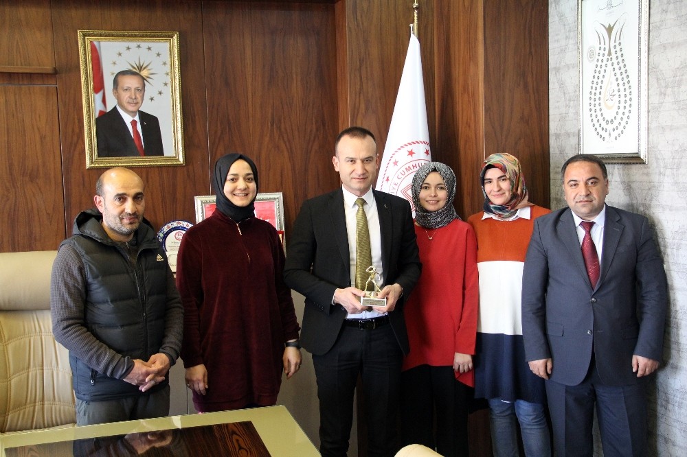 Şampiyon öğretmenlerden Milli Eğitim Müdürü Tekin’e ziyaret 