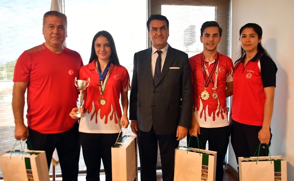 Şampiyon sporcular Bursa’nın gururu oldu 
