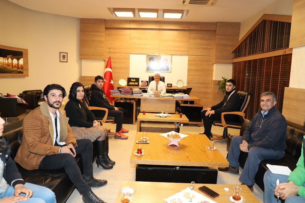 Şampiyon sporculardan Kaymakam Arıcan’a ziyaret 