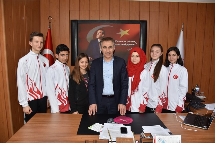 Şampiyon Taekwondocular Müdür Arıcıoğlu’nu ziyaret etti 
