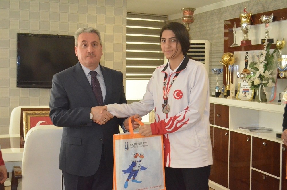 Şampiyon Taekwondoculara ödül 