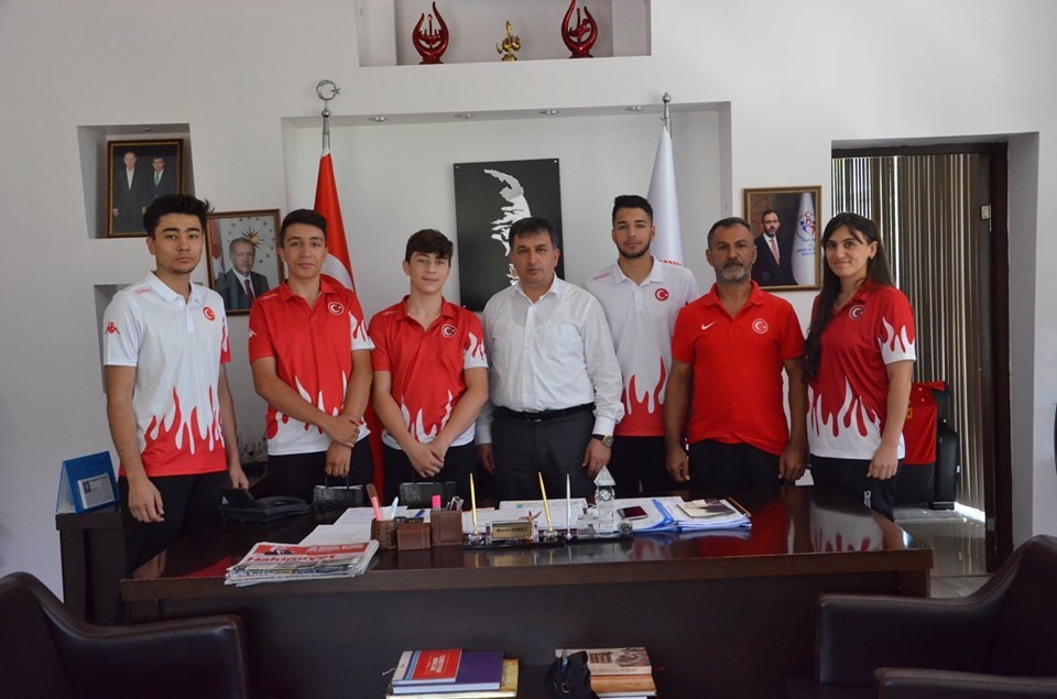 Şampiyon Taekwondoculardan Eskici’ye ziyaret 