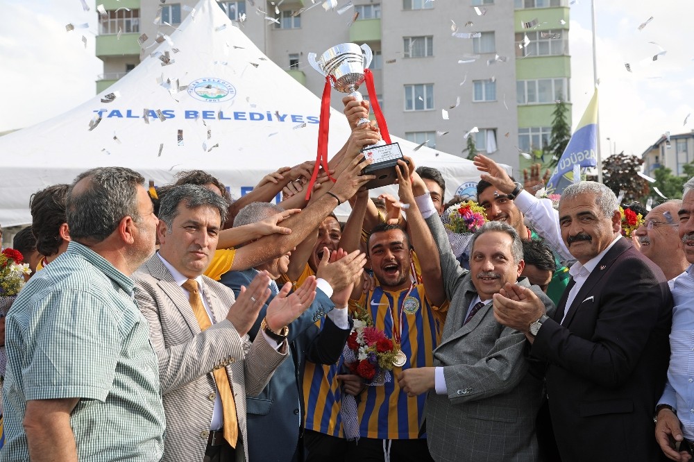 Şampiyon Talasgücü Belediyespor Başkan Yalçın’ı Ziyaret Etti 
