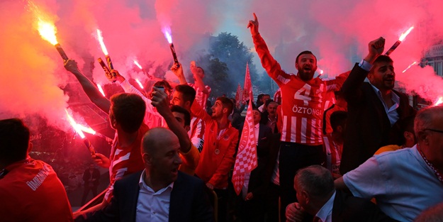 Şampiyon Ümraniyespor'a coşkulu kutlama