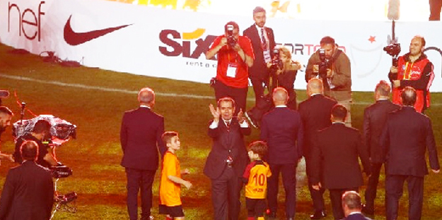 Şampiyon'dan yine sürpriz bir hamle... Şok eden gelişme: