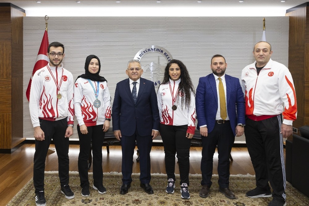 Şampiyonlar Büyükşehir’de 