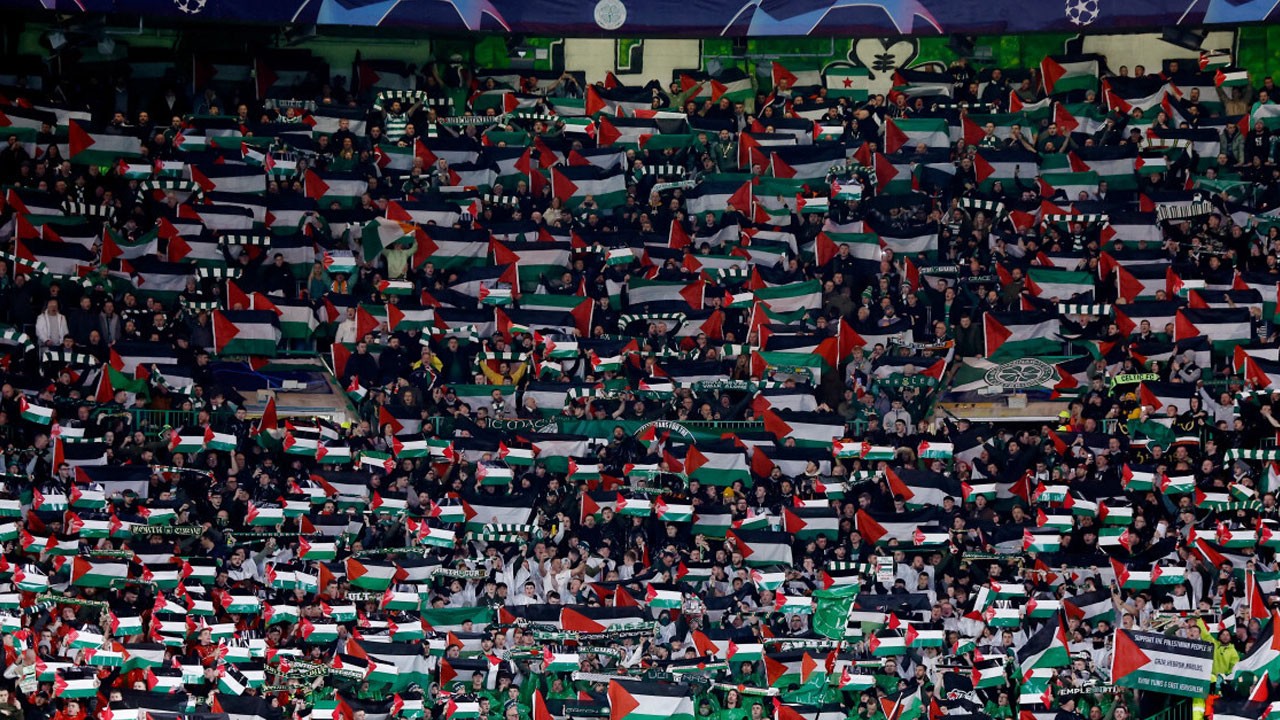 Şampiyonlar Ligi maçında geceye damga vuran Filistin pankartı! Dünya gündemine oturdu