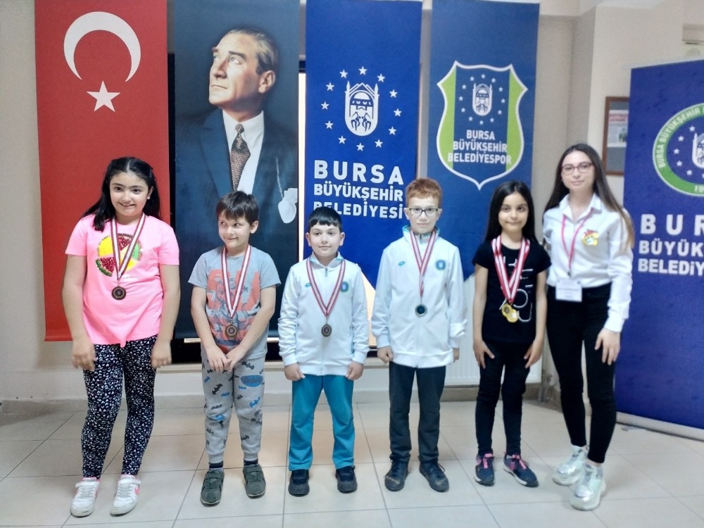 Şampiyonlar ödülünü aldı 