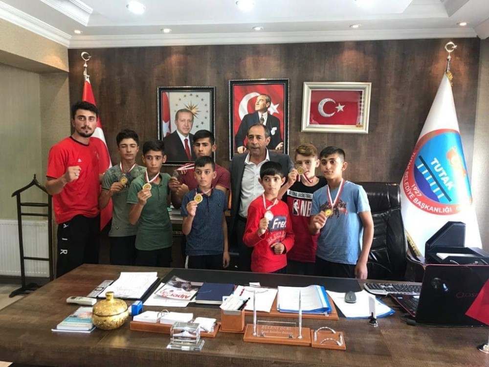 Şampiyonlardan Belediye Başkanı Duru’ya teşekkür ziyareti 