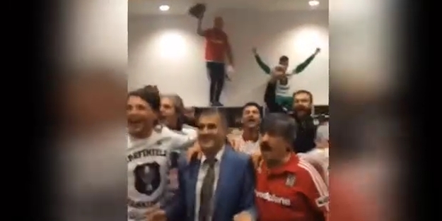 Şampiyonluğu soyunma odasında böyle kutladılar
