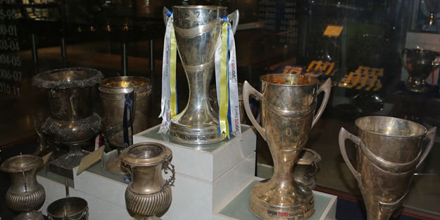 Şampiyonluk kupasını çalmaya çalıştı