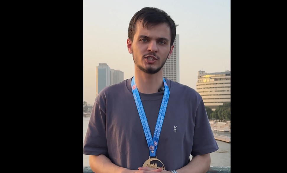 Şampiyonluk kürsüsünde Filistin bayrağı açan milli sporcuya soruşturma açılmıştı! Milli sporcu, geri alınmak istenen madalyasını Nil’e attı!