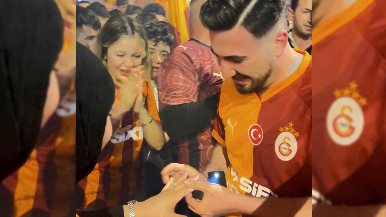 Şampiyonluk kutlamalarında evlilik teklifi yaptı!