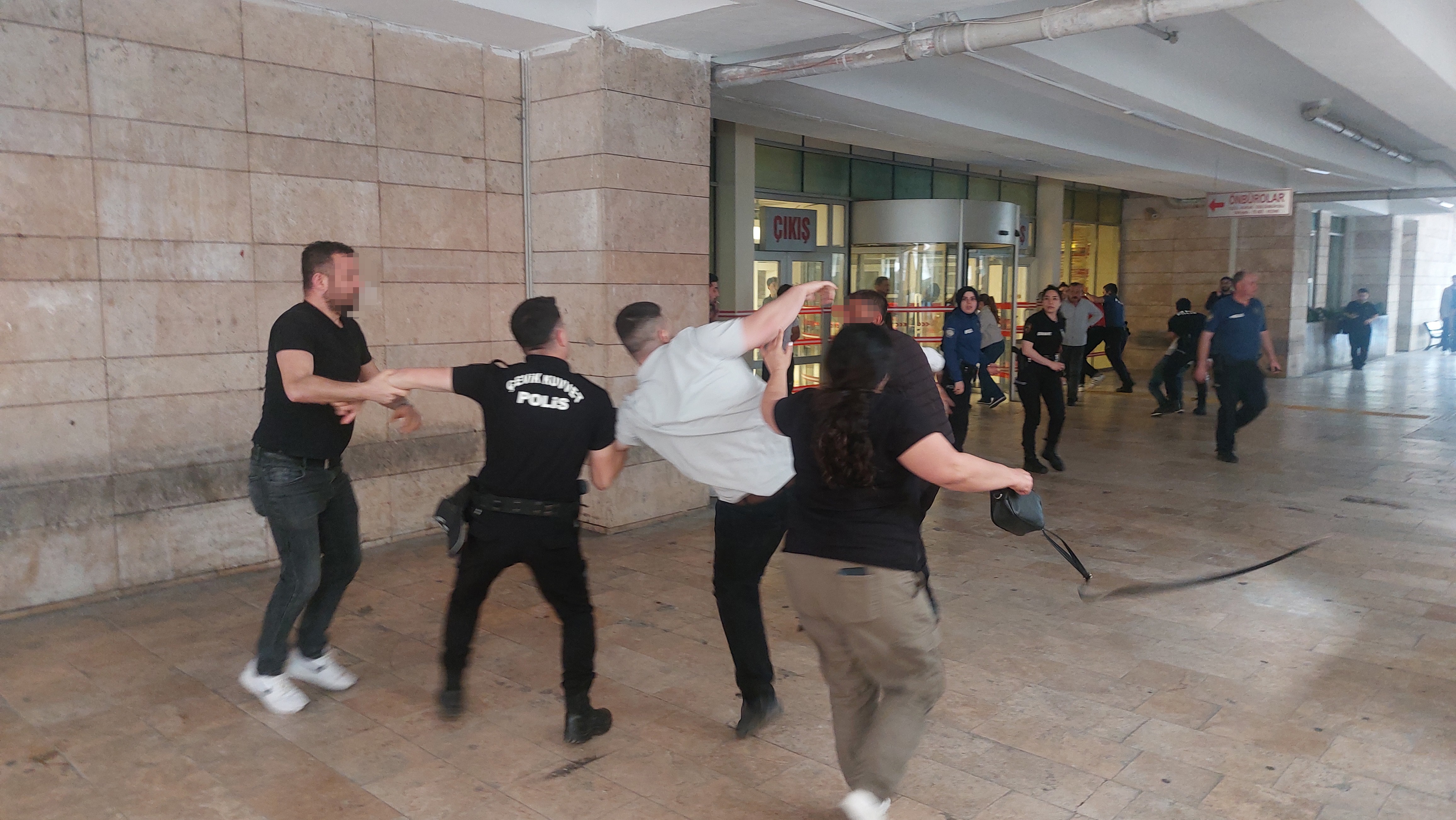 Samsun Adliyesi karıştı! Duruşma sonrası kavga çıktı